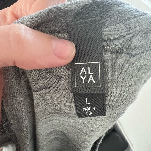 Alya Long-sleeve Camo Shift Dress - Picture 5 of 8